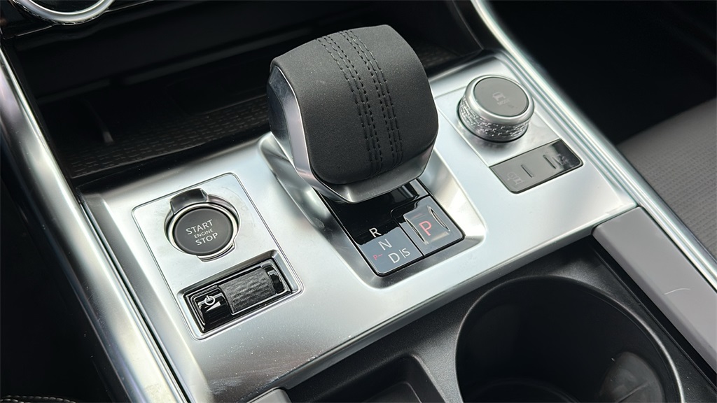 2024 Jaguar XF P300 R-Dynamic SE photo 20