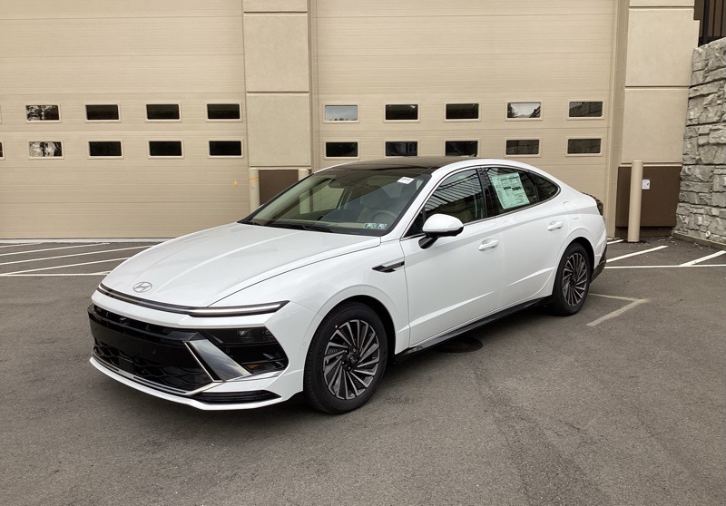 2025 Hyundai Sonata Hybrid Limited photo 3