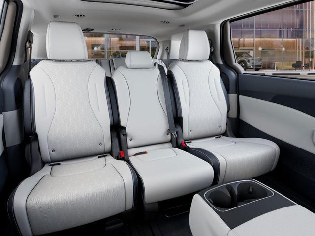 2026 Kia Carnival SX photo 14