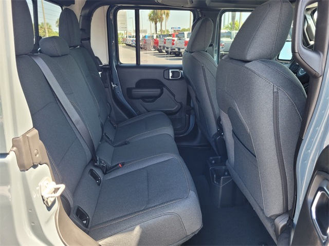 2025 Jeep Gladiator Sport S photo 15