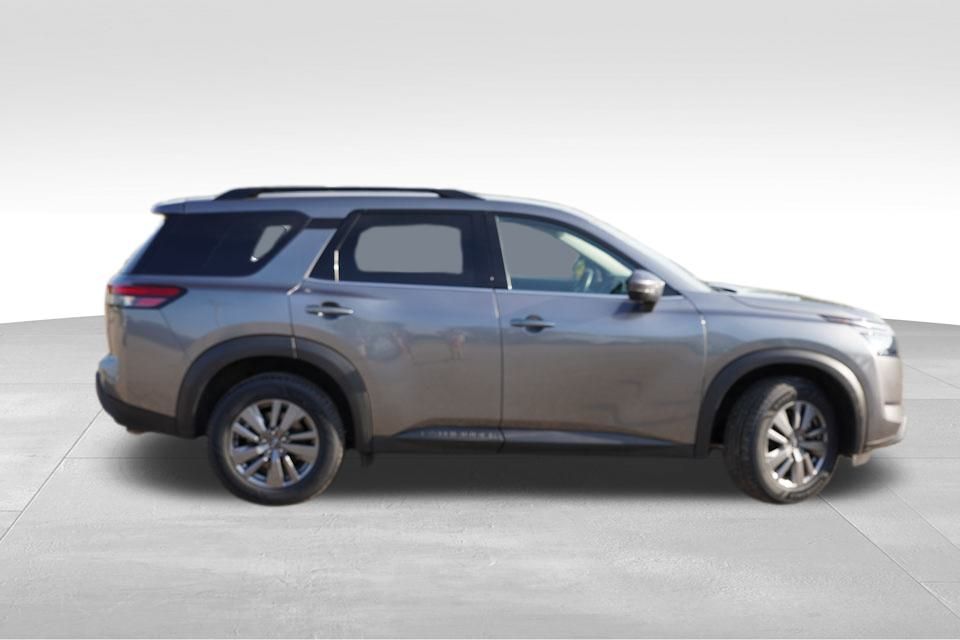 2025 Nissan Pathfinder SV photo 3
