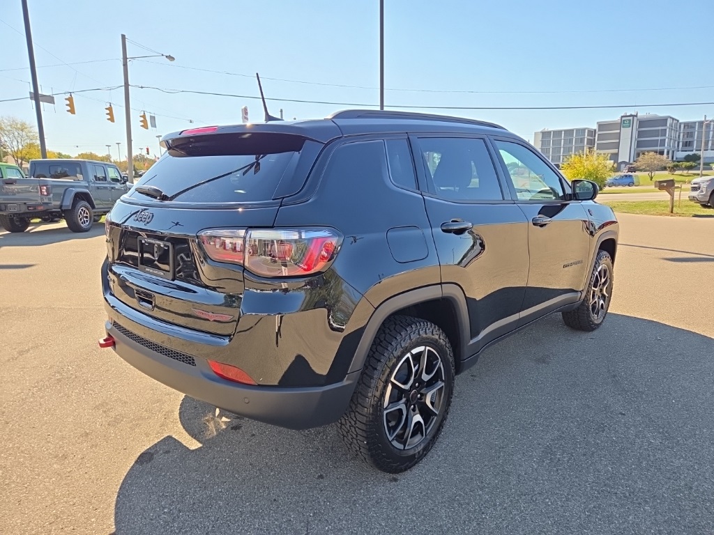 2026 Jeep Compass Trailhawk photo 4