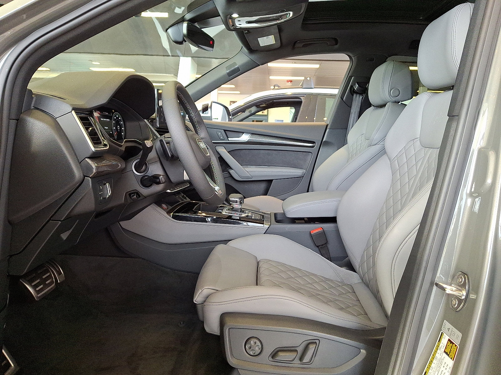 2024 Audi SQ5 Premium Plus photo 8