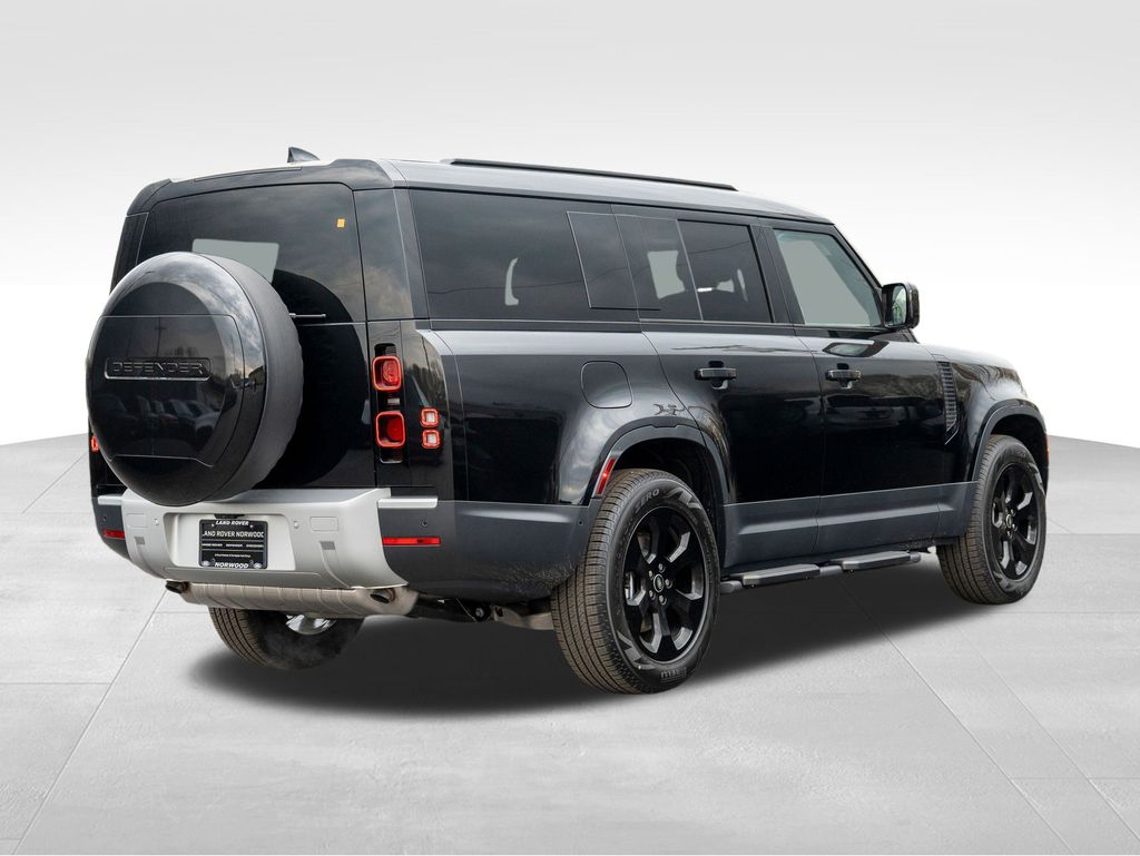 2025 Land Rover Defender 130 S photo 4