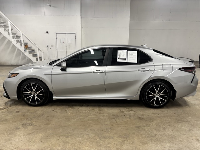 2024 Toyota Camry SE photo 4