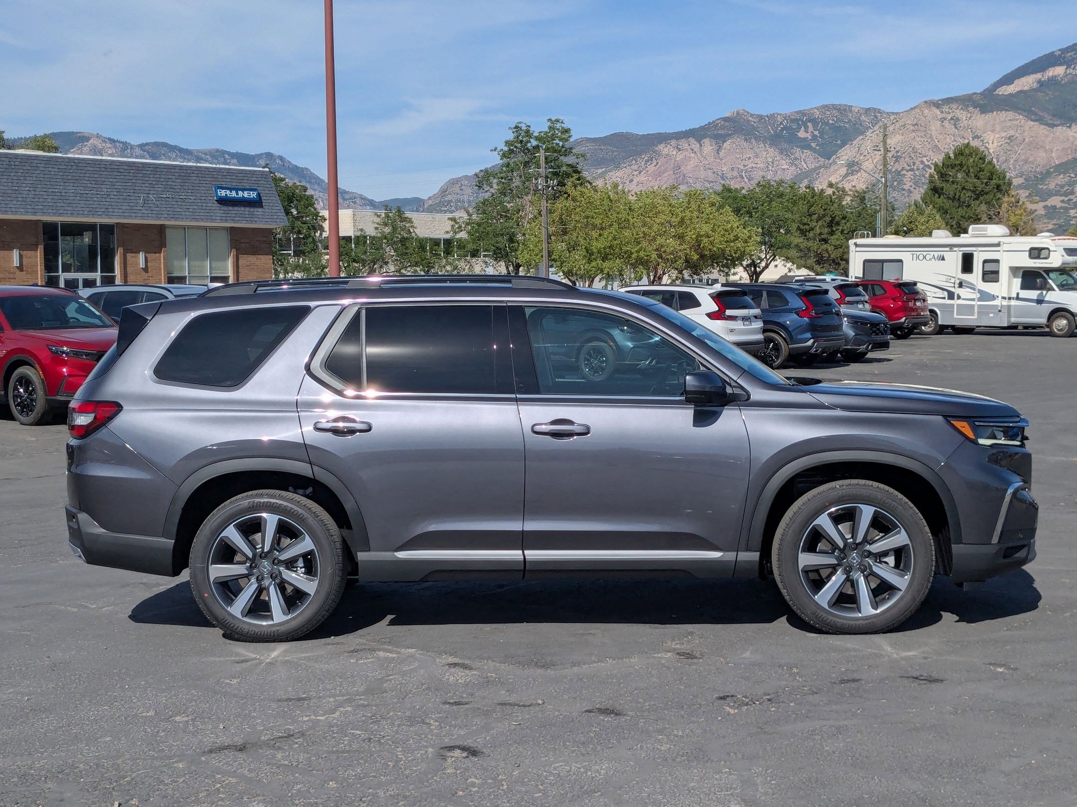 2025 Honda Pilot Elite photo 2