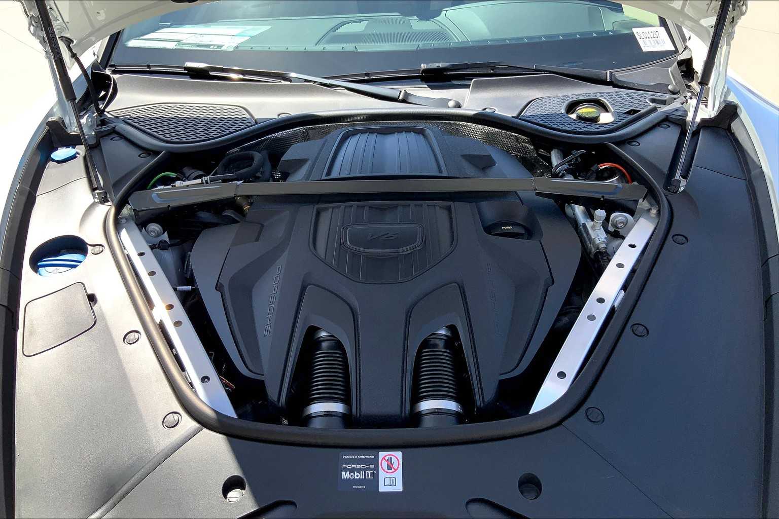 2025 Porsche Panamera 4 photo 21