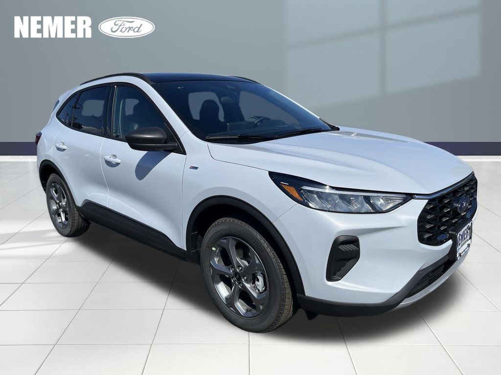 2025 Ford Escape ST-Line's photo