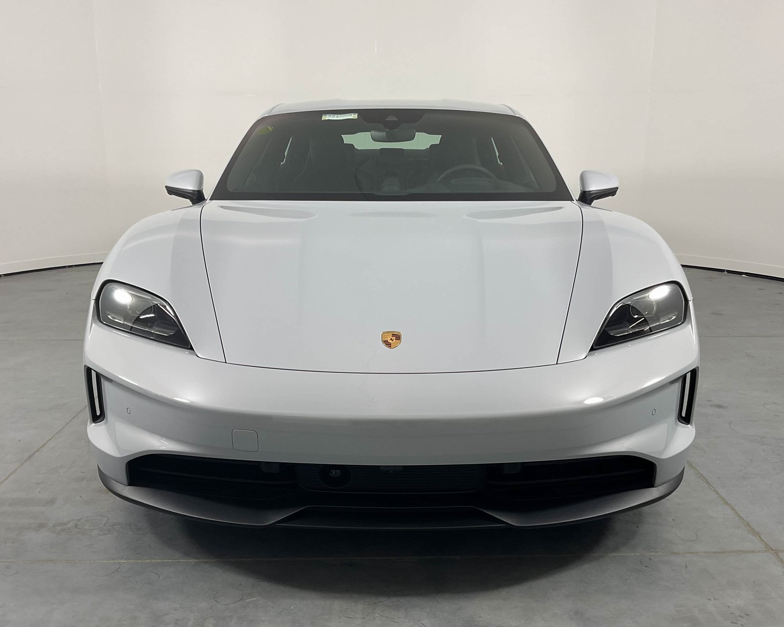 2025 Porsche Taycan photo 10