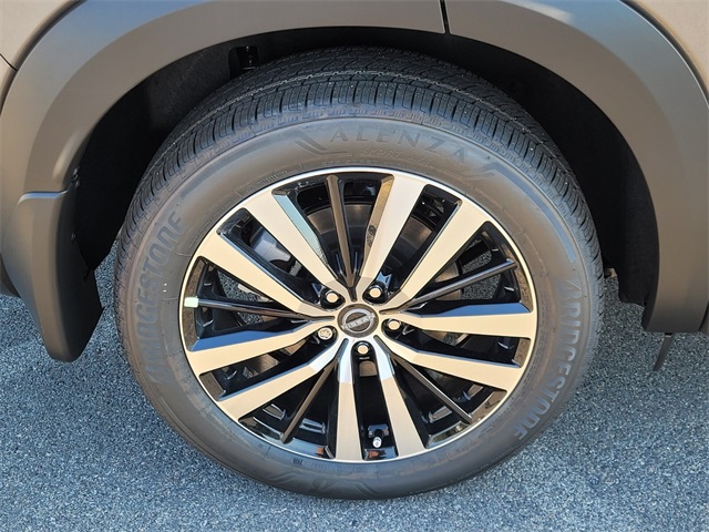 2025 Nissan Pathfinder Platinum photo 7