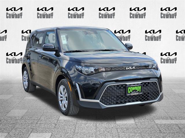 2025 Kia Soul LX's photo