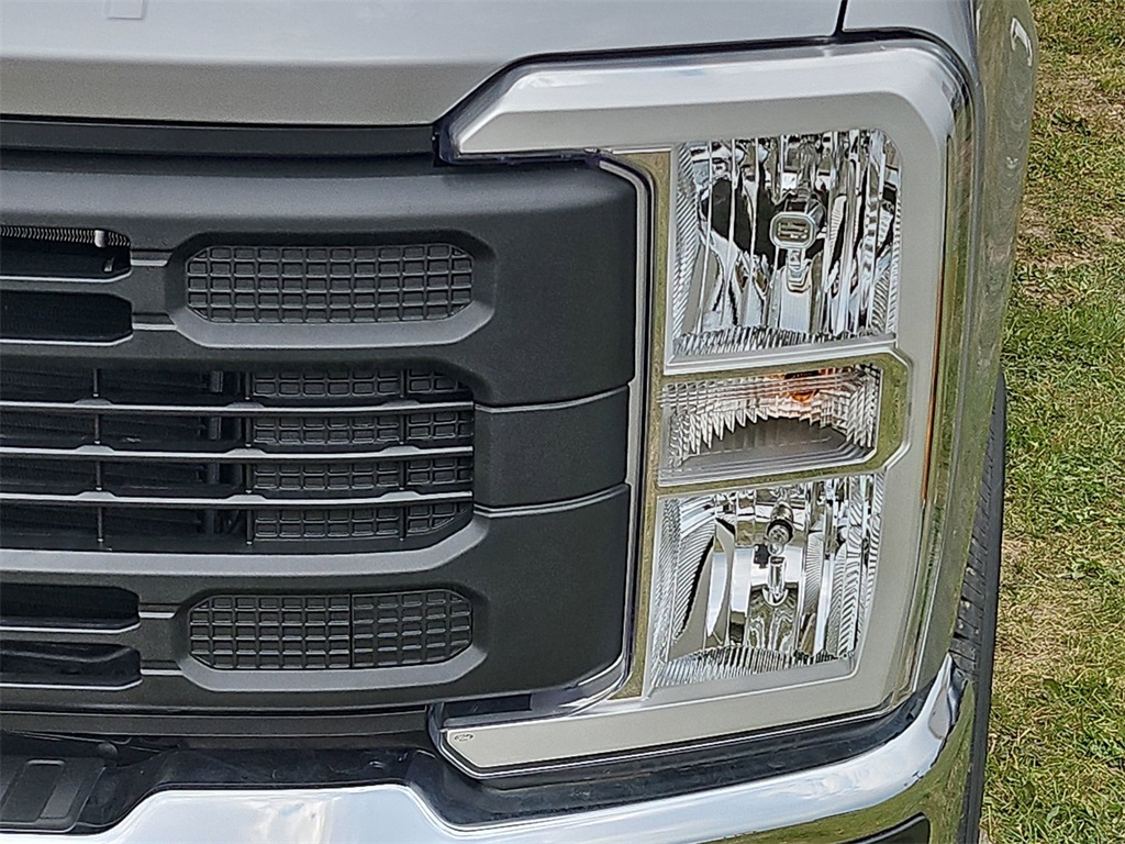 2024 Ford F-350 photo 18