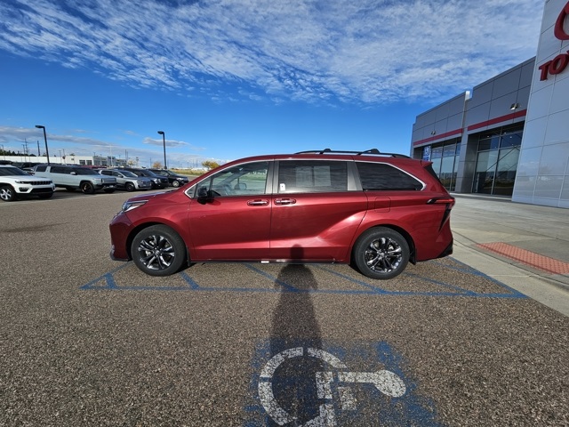2024 Toyota Sienna XSE photo 8