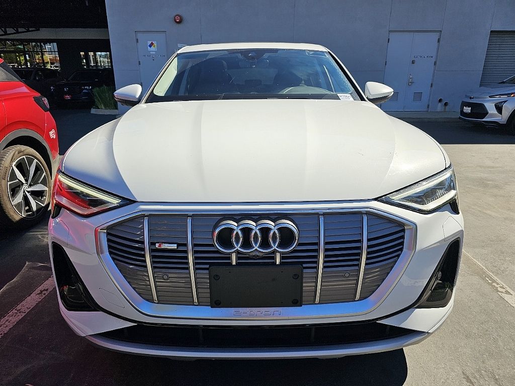 2022 Audi e-tron Sportback S line Premium Plus photo 2