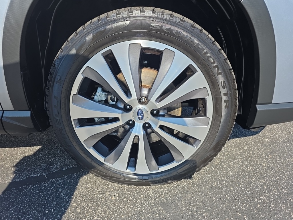 Used 2022 Ice Silver Metallic Subaru Limited image 14