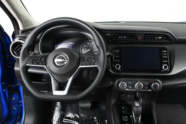 2023 Nissan Kicks SV photo 3