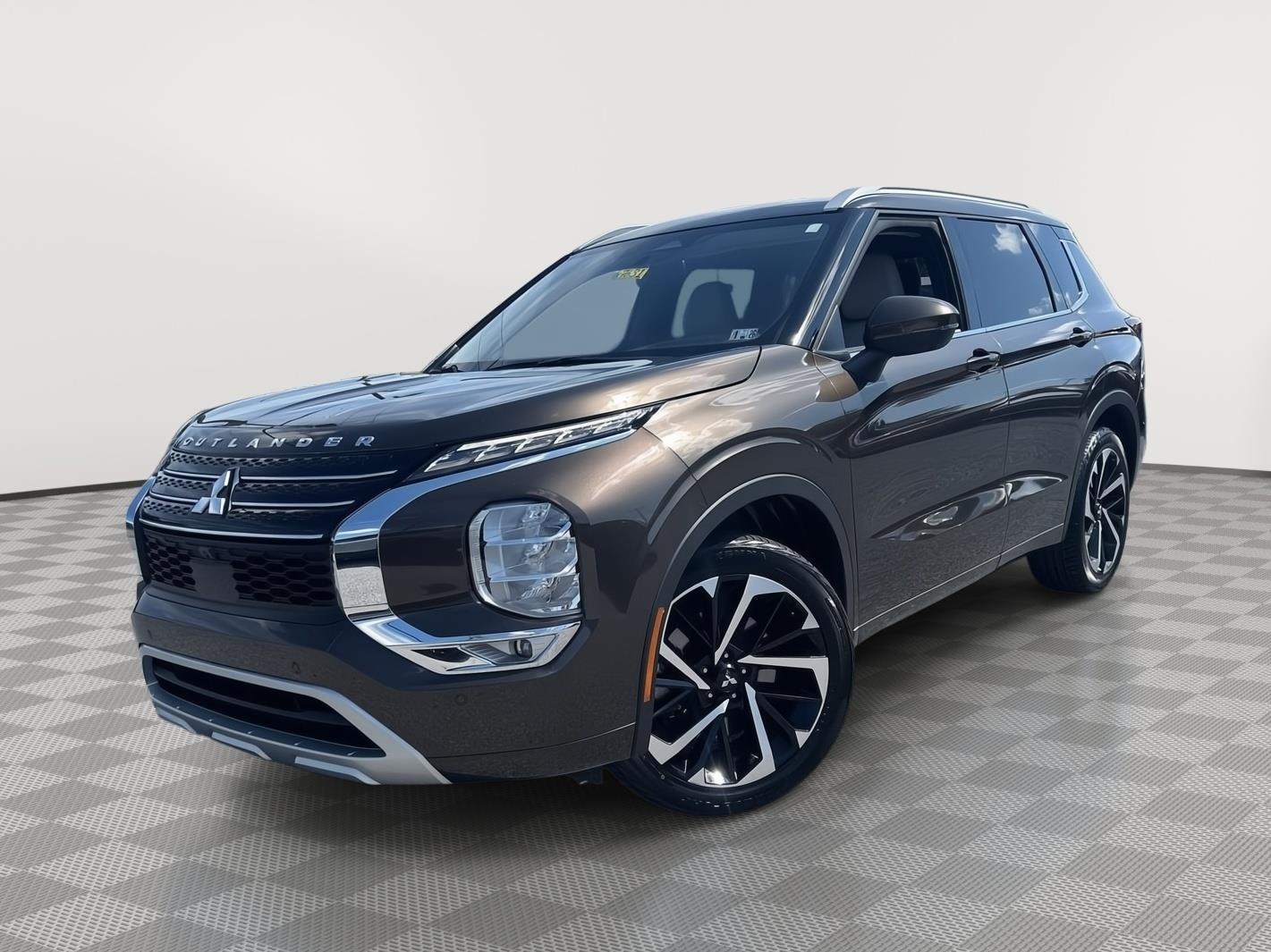 2022 Mitsubishi Outlander SEL photo 3