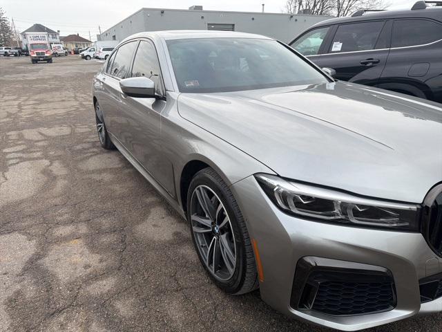 2022 BMW 7 Series 740i's photo