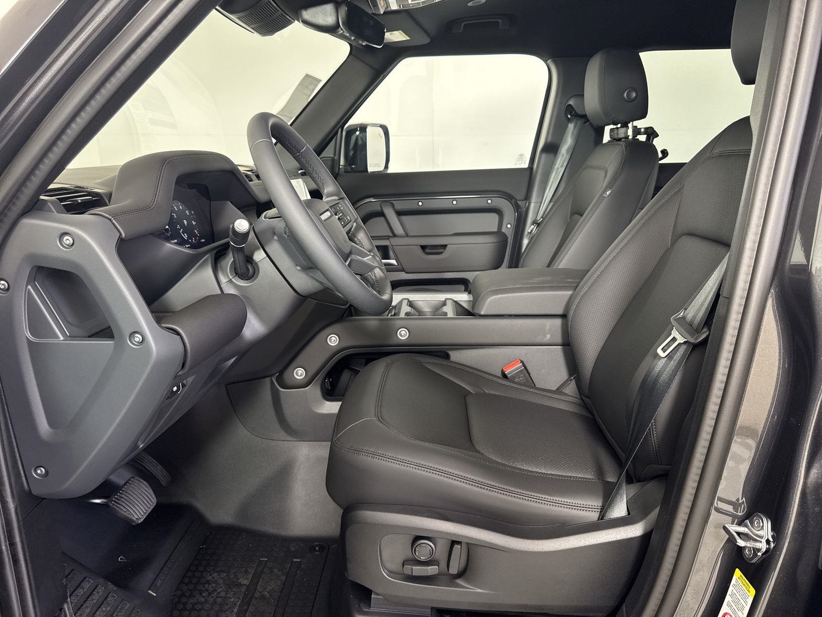 2025 Land Rover Defender 110 S photo 20