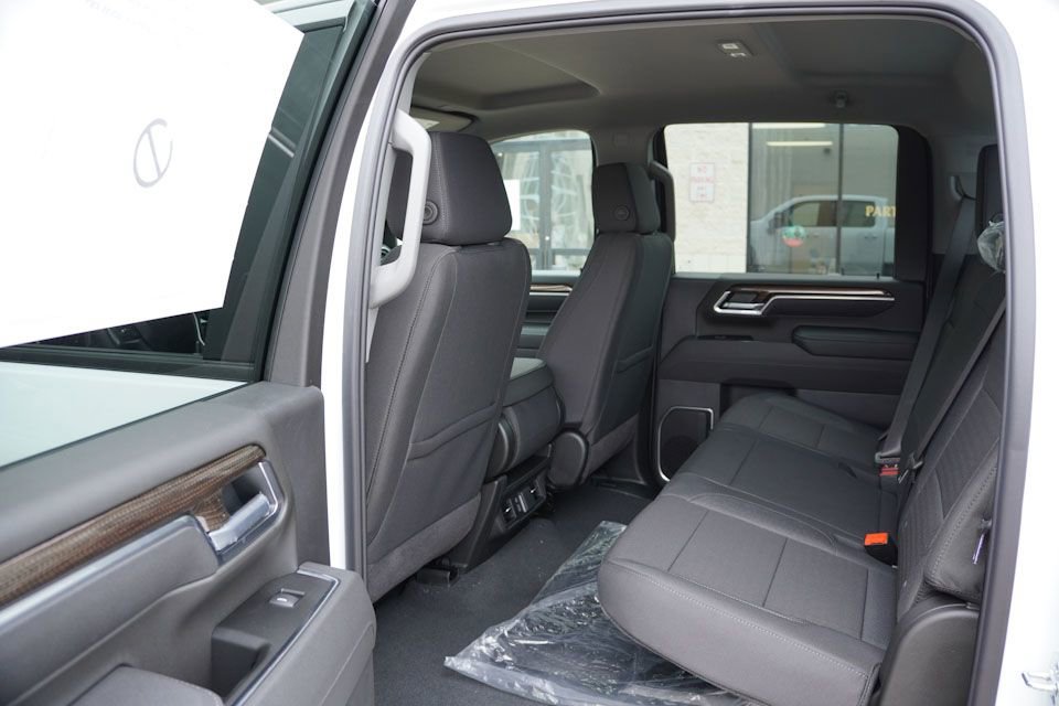 2025 Chevrolet Silverado 2500HD LT photo 11
