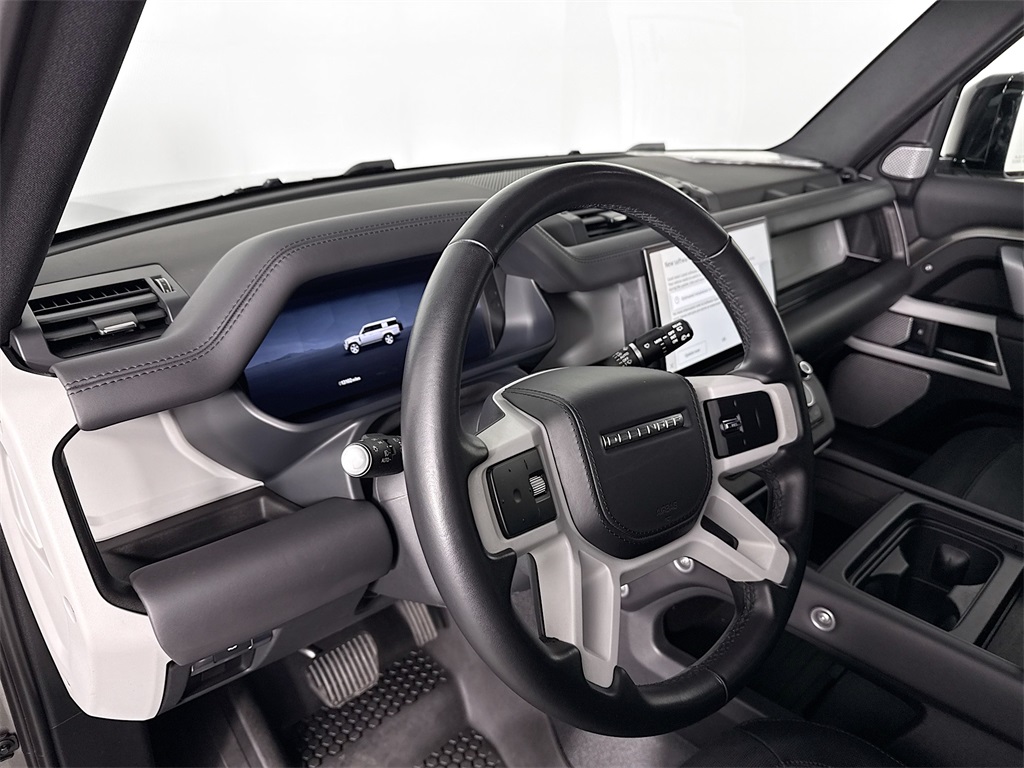 2023 Land Rover Defender 130 X-Dynamic SE photo 4