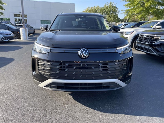 2025 Volkswagen Tiguan SE photo 2