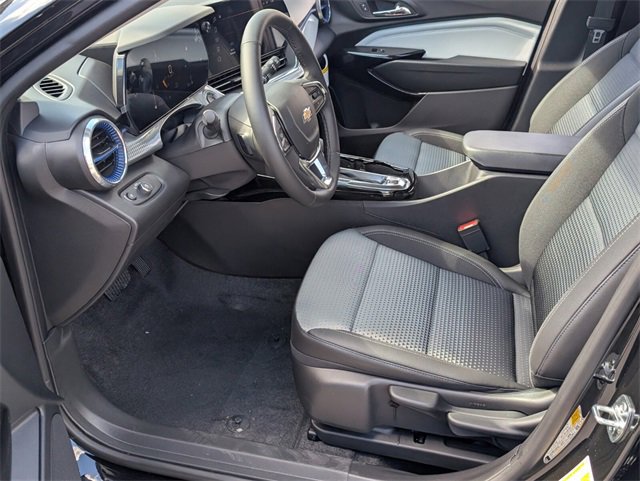 2026 Chevrolet Trax LT photo 2