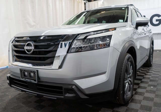 2022 Nissan Pathfinder SV photo 2