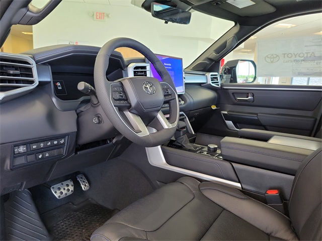 2025 Toyota Tundra Platinum CrewMax photo 18