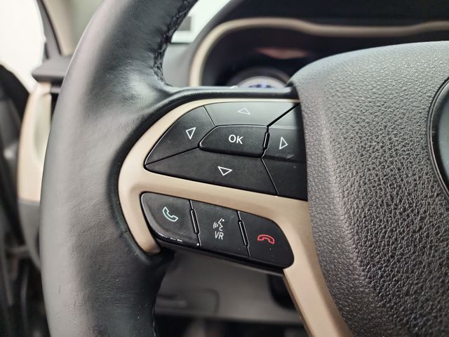 2016 Jeep Cherokee Latitude photo 19