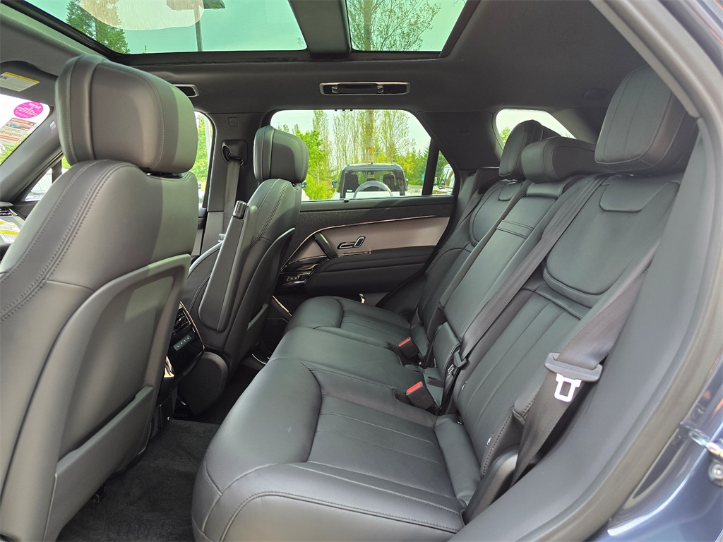 2025 Land Rover Range Rover Sport SE photo 22