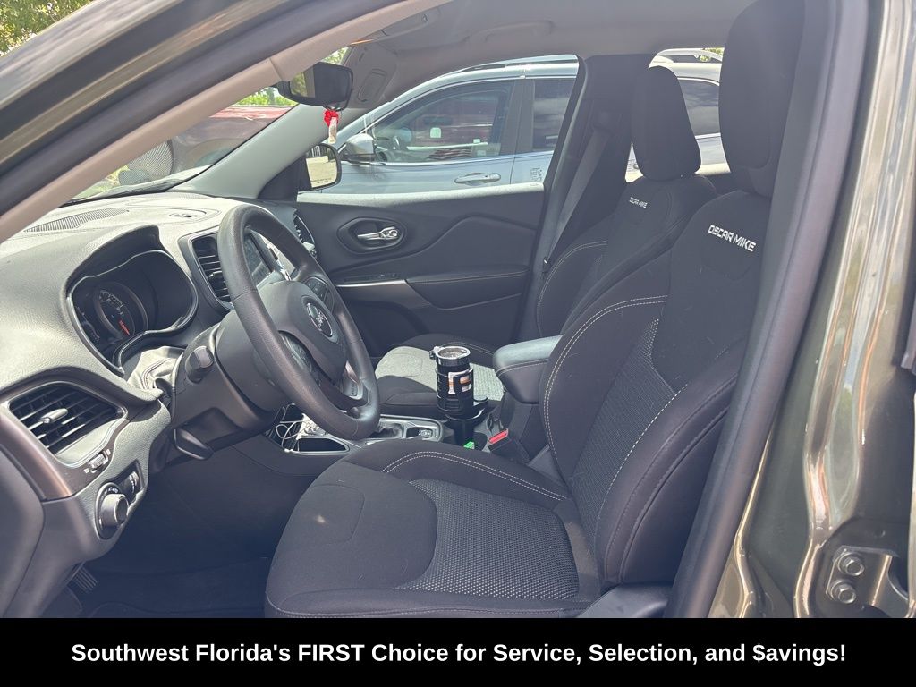 2021 Jeep Cherokee Latitude Freedom photo 3