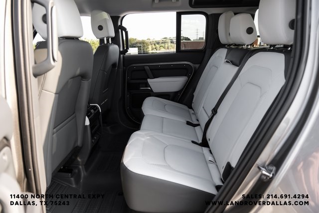 2025 Land Rover Defender 110 S photo 39
