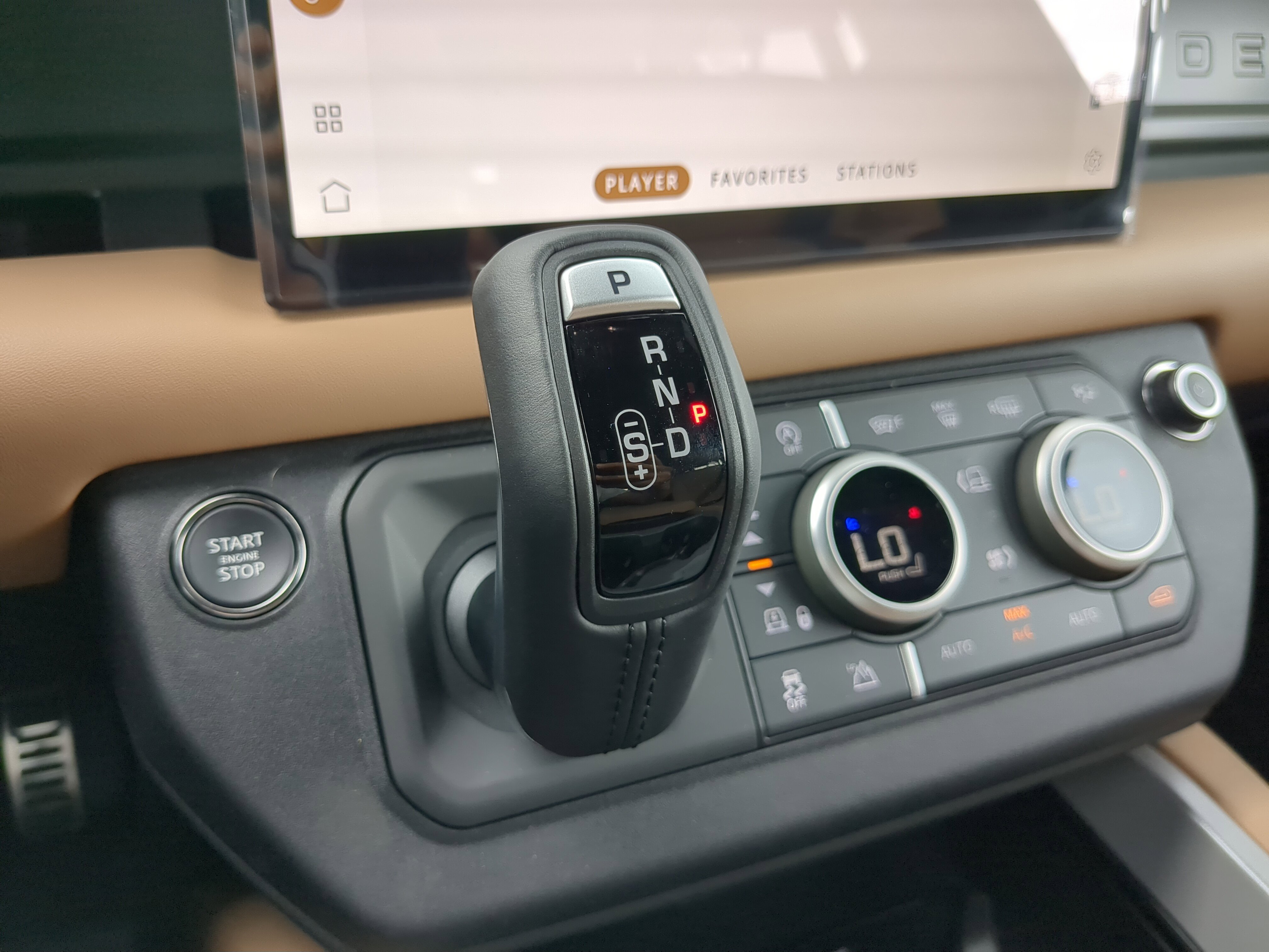 2025 Land Rover Defender 130 V8 photo 8