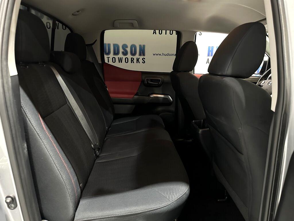 2018 Toyota Tacoma SR5 photo 22