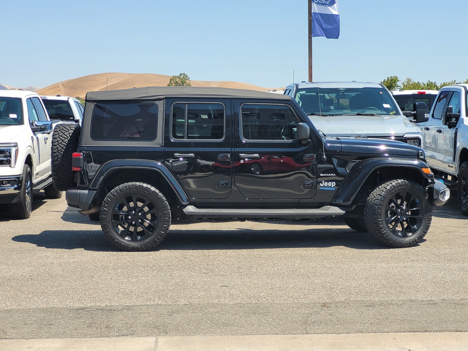 2022 Jeep Wrangler Unlimited Sahara 4xe photo 3