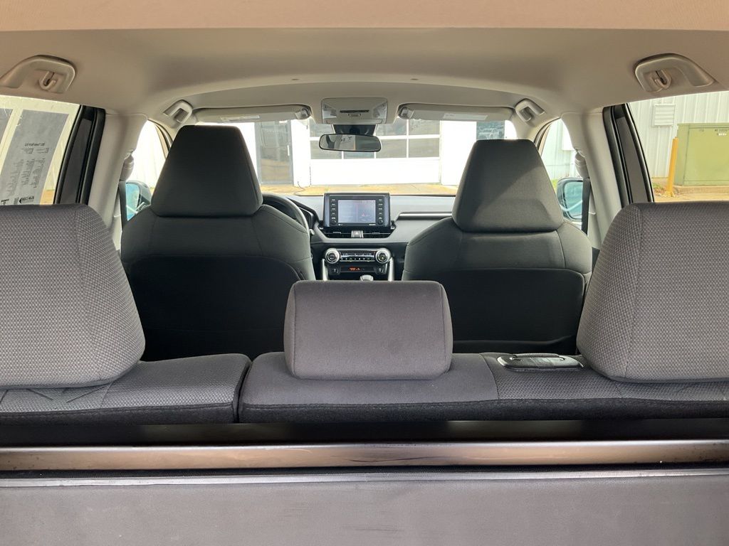 2022 Toyota RAV4 XLE photo 6