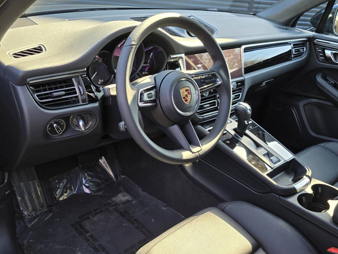 2025 Porsche Macan T photo 4