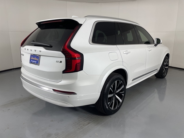 2026 Volvo XC90 B5 AWD Core photo 8