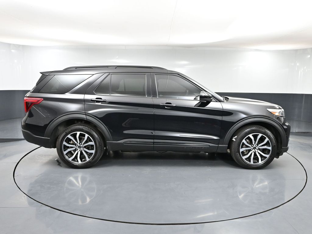 2024 Ford Explorer ST-Line photo 2