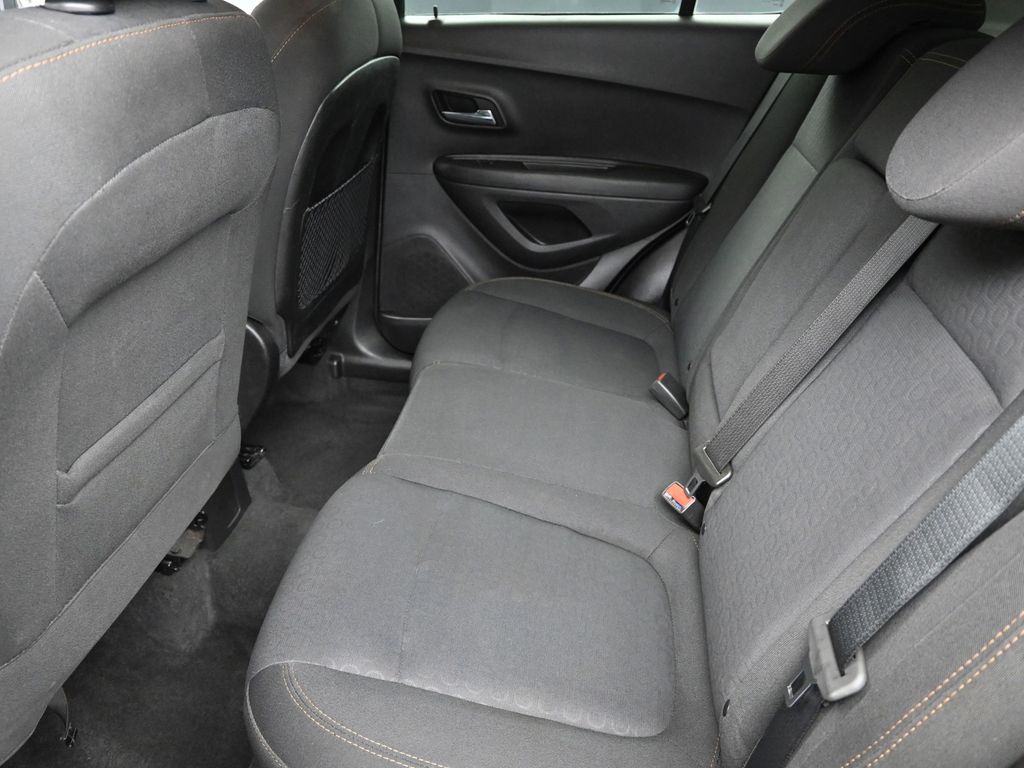 2020 Chevrolet Trax LS photo 8
