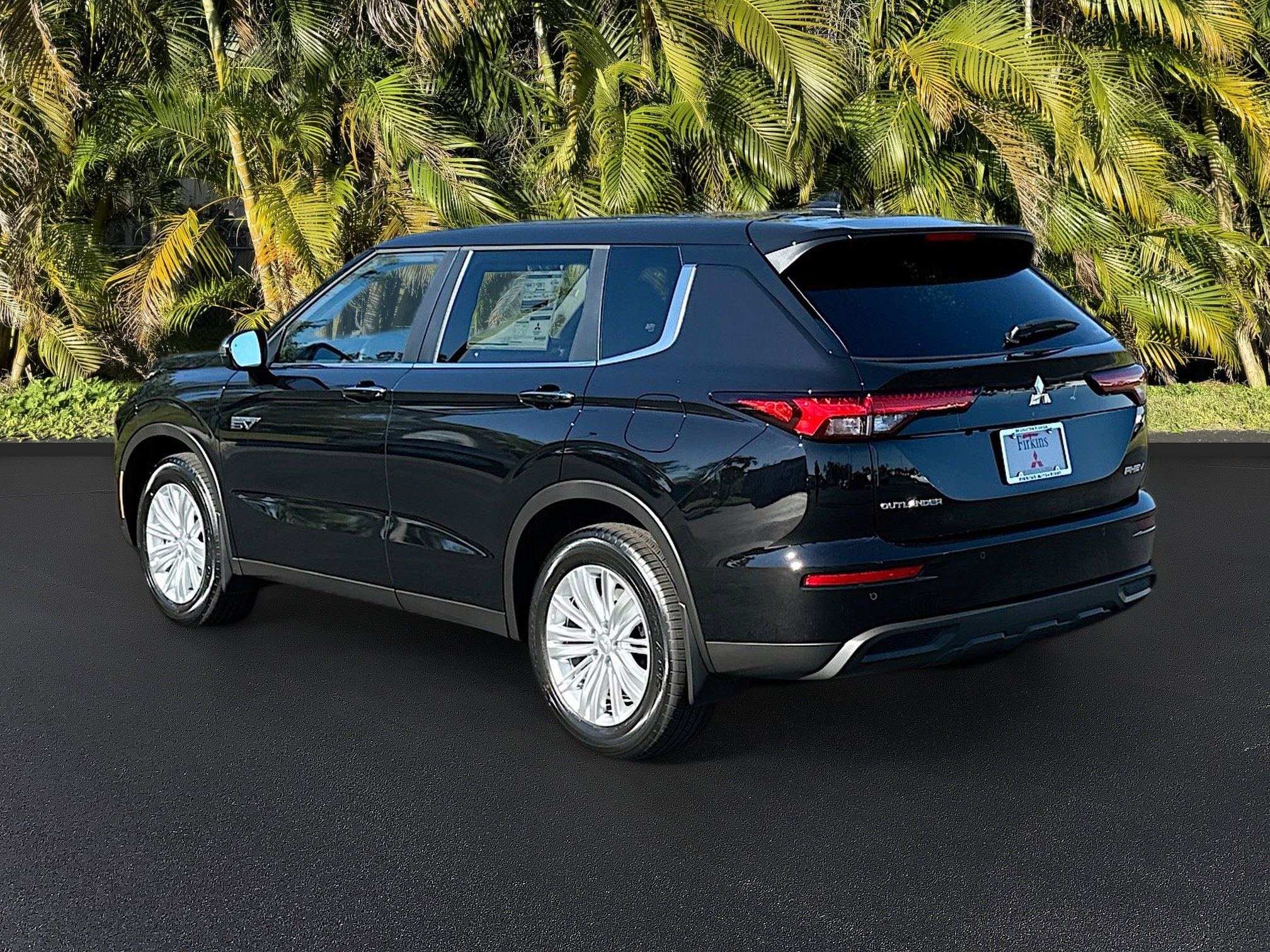 2025 Mitsubishi Outlander PHEV ES photo 3