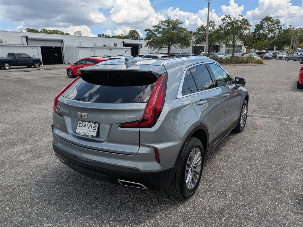 2024 Cadillac XT4 Premium Luxury photo 3