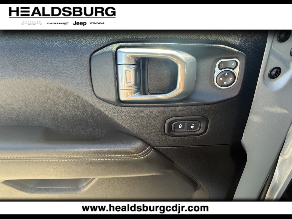 2024 Jeep Wrangler Sahara photo 11