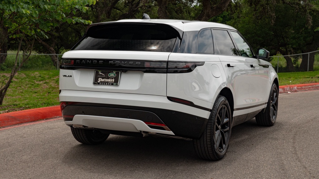 2025 Land Rover Range Rover Velar SE photo 4