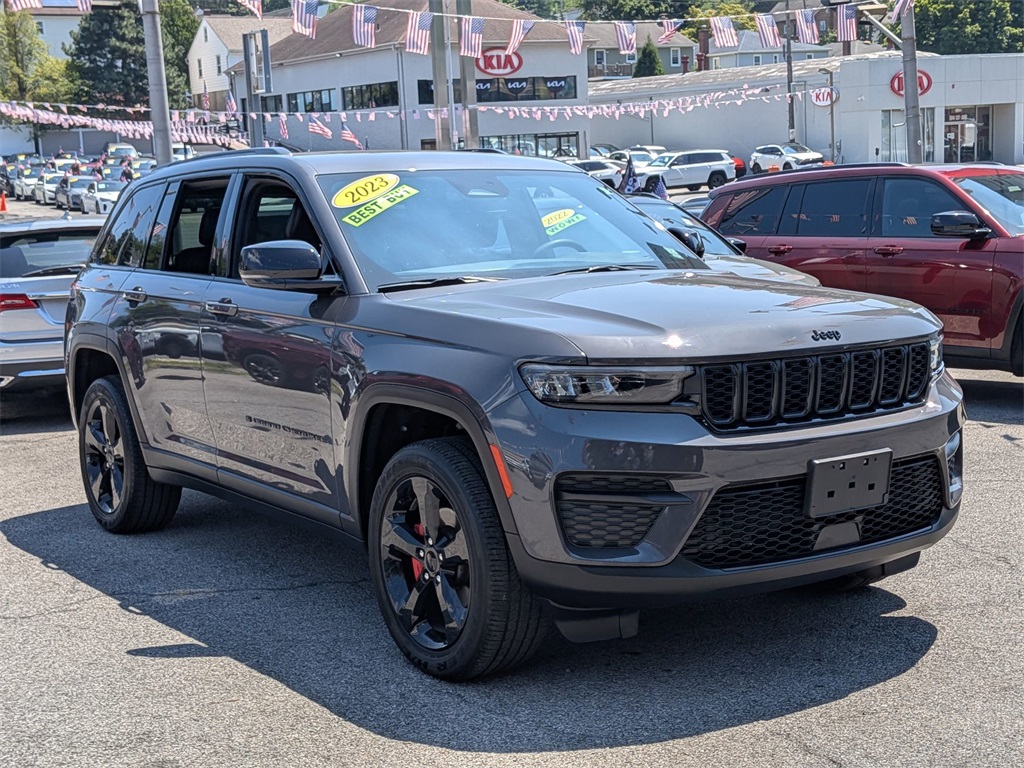 2023 Jeep Grand Cherokee Altitude photo 3