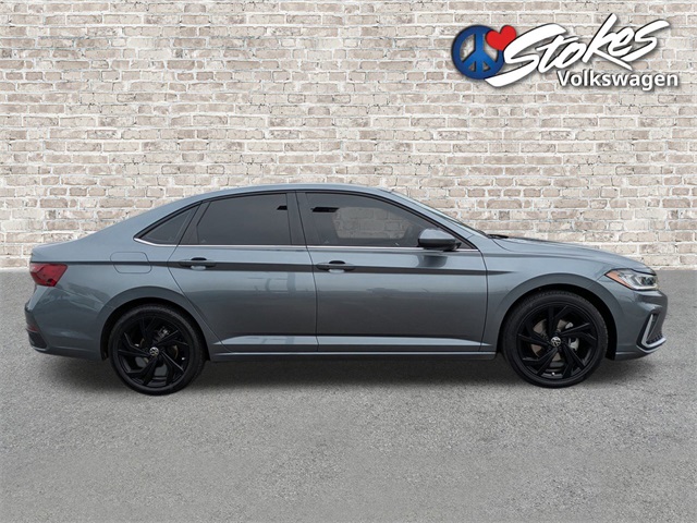 2025 Volkswagen Jetta 1.5T SE photo 2