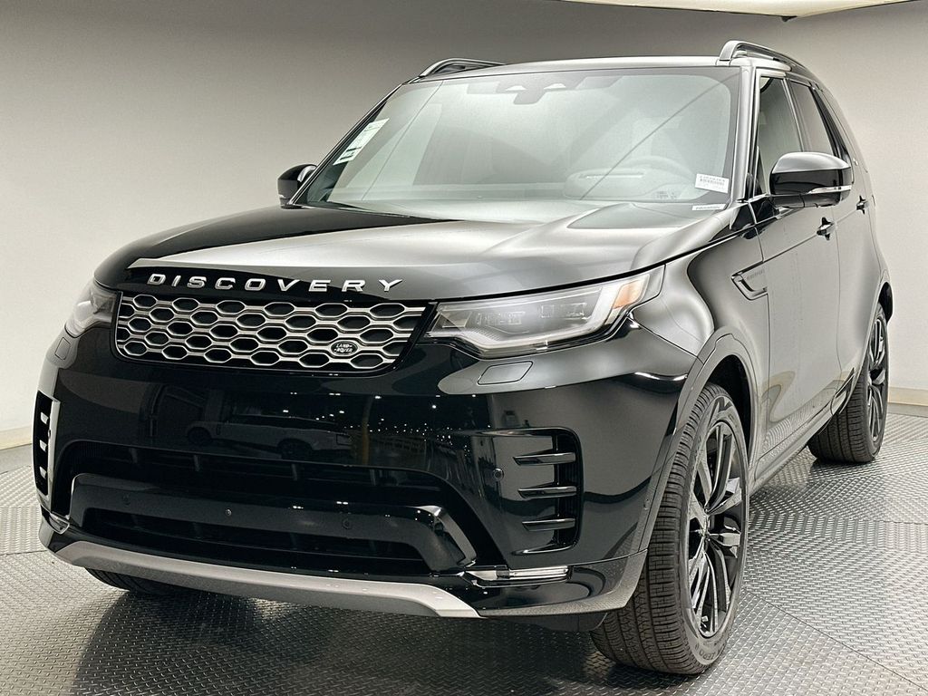 2026 Land Rover Discovery Tempest Edition's photo
