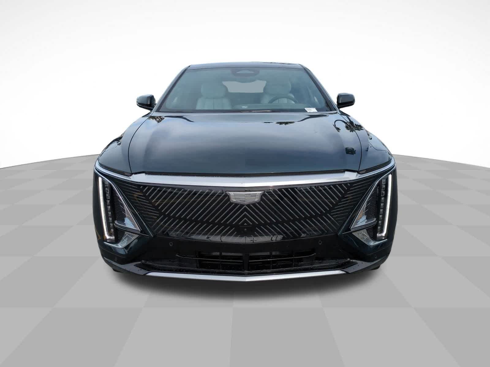 2025 Cadillac Lyriq Luxury photo 2