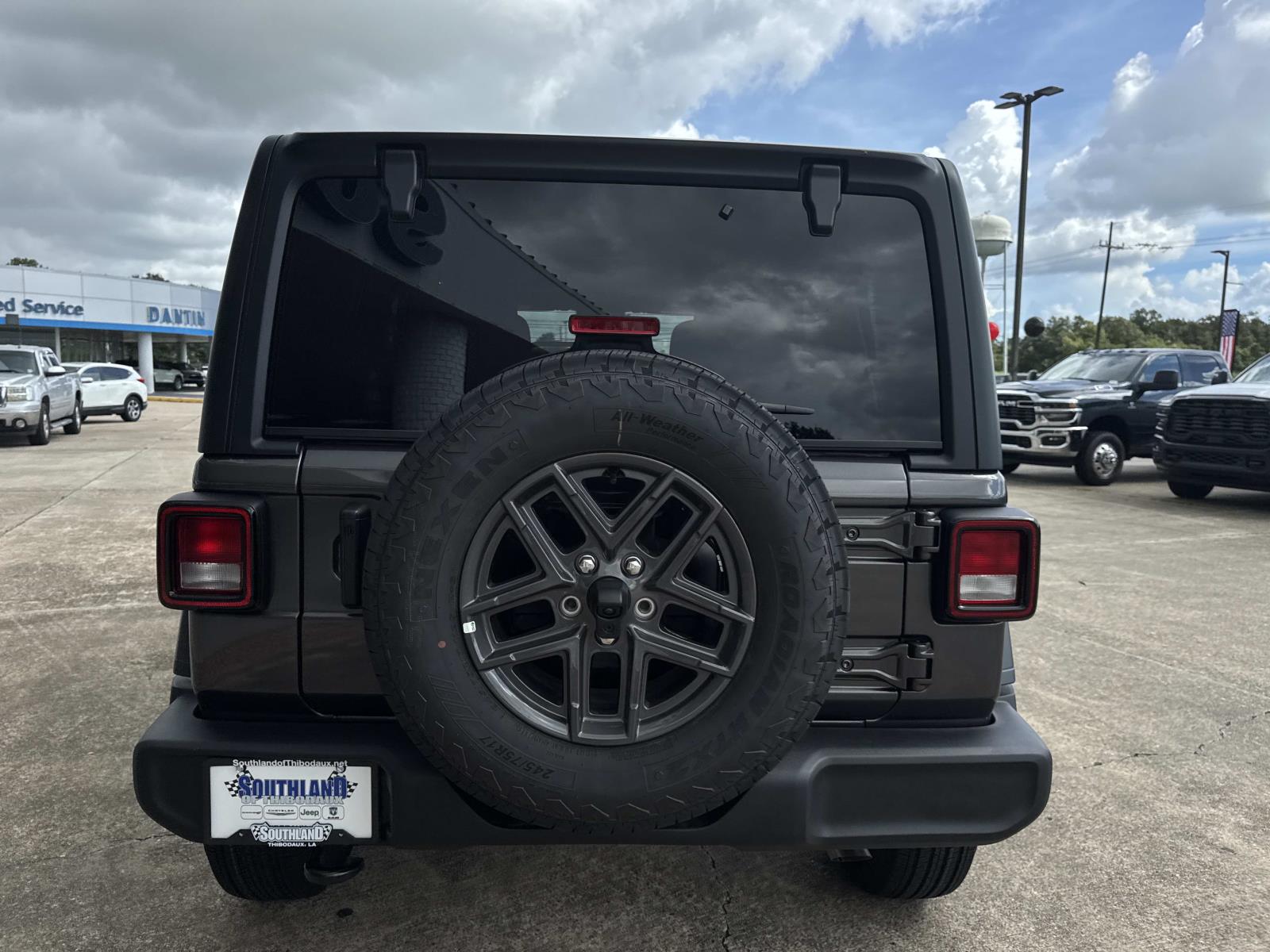 2025 Jeep Wrangler Sport S photo 4